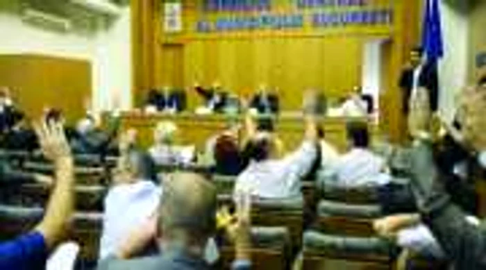 Bucureşti: Consilierii municipali chemaţi să fenteze legea