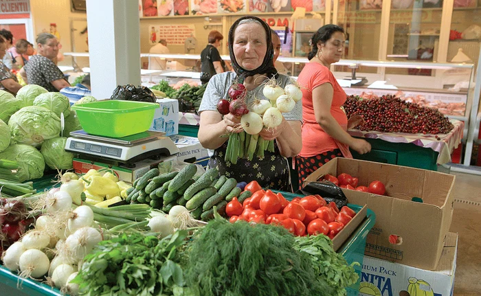 Un sfat esenţial: nu cumpăra fructe şi legume ambalate în caserole sau pungi!