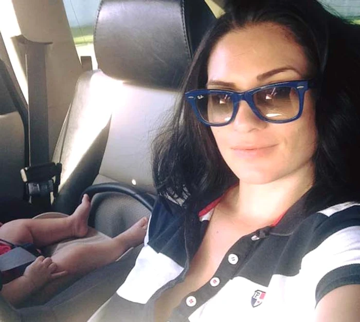 
    Ellie White nu se desparte de micuţa Maria nicio clipă FOTO: Arhiva personală  