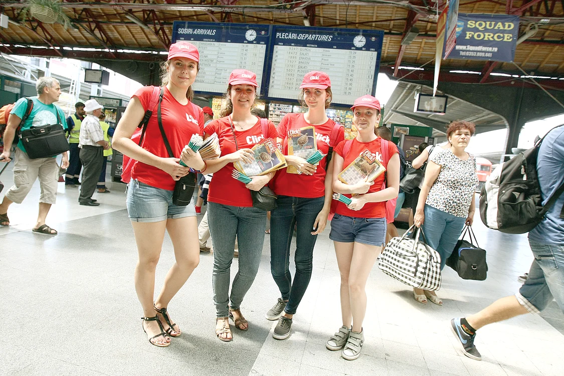 
     Francesca, Elena,  Corina și Grațiela sunt mesagerele Click! care au împărțit suplimentul de jocuri care alungă plictiseala Foto: Dorin Constanda  