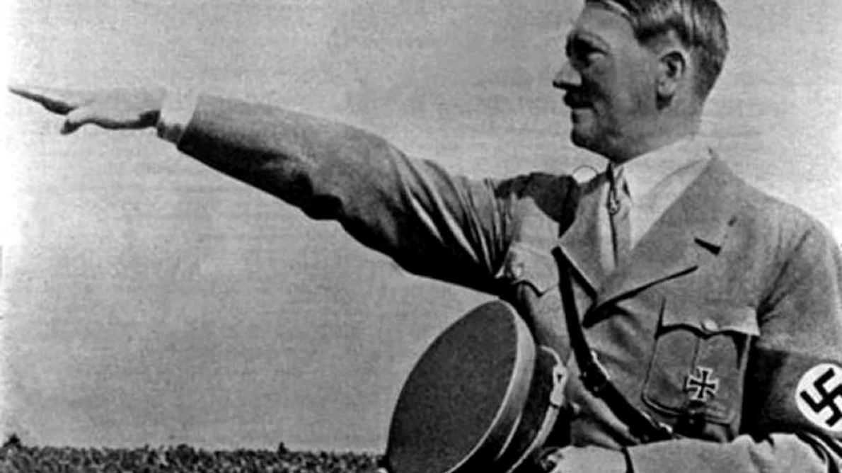 Liderul nazist Adolf Hitler anunţă noi legi prin care evreii erau excluşi din viaţa publică din Germania jpeg