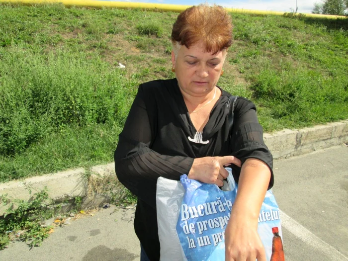 Gheorghiţa Mihai a fost atacată de cinci maidanezi pe o stradă din Râmnicu Vâlcea. Foto Adevărul