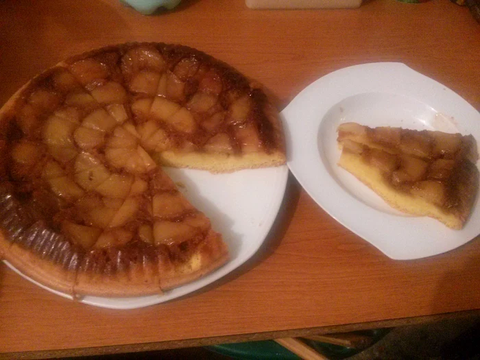 Prăjitura răsturnată cu mere