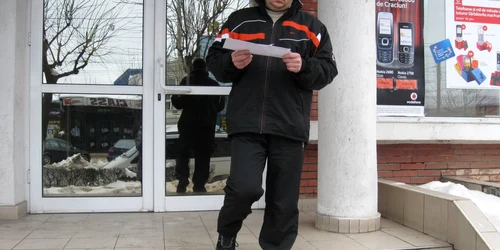 Emanoil iese nemulţumit din comania de telefonie mobilă
