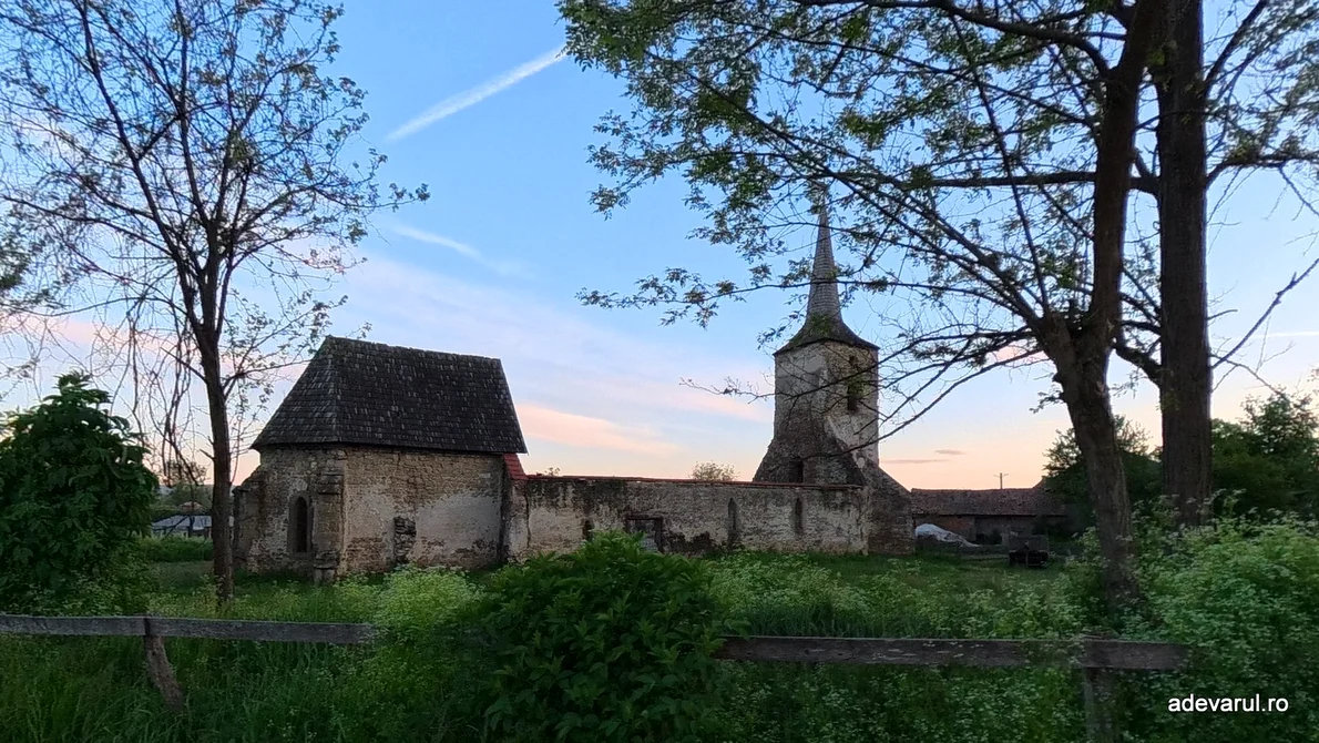 Biserica din Vurpăr, județul Alba  Foto Daniel Guță, ADEVĂRUL jpg
