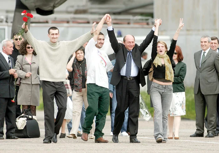 Mai 2005: A trecut de la agonie la extaz în timpul răpirii jurnaliştilor români în Irak. După eliberare, Marie Jeanne Ion, Sorin Mişcoci şi Ovidiu Ohanesian au fost întâmpinaţi pe aeroport chiar de preşedintele Băsescu.