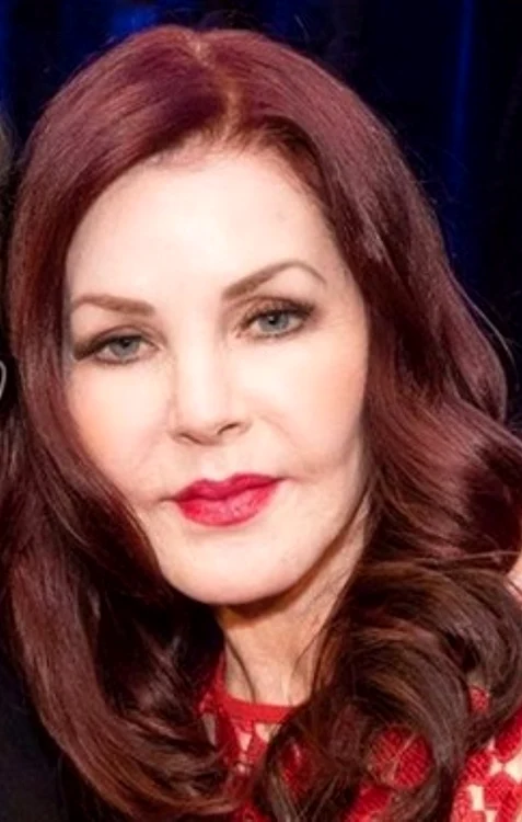 Priscilla Presley şi-a distrus buzele şi obrajii după ultimele operaţii estetice