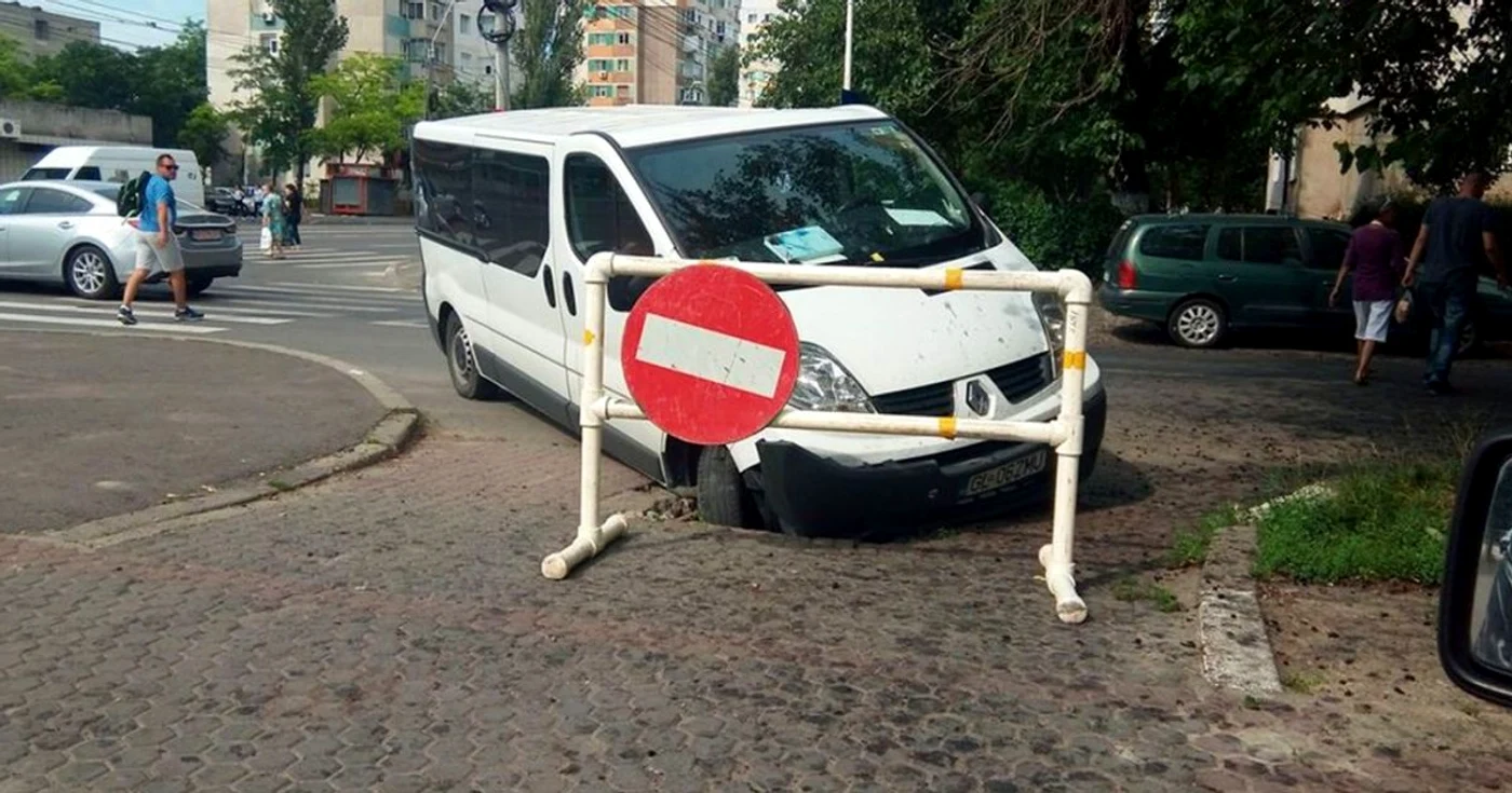 Surpare de teren la Galaţi zona Micro 21 FOTO GSDG/Facebook