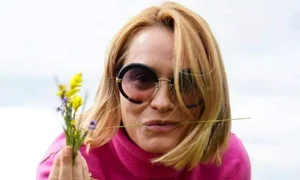 andreea esca 4 png