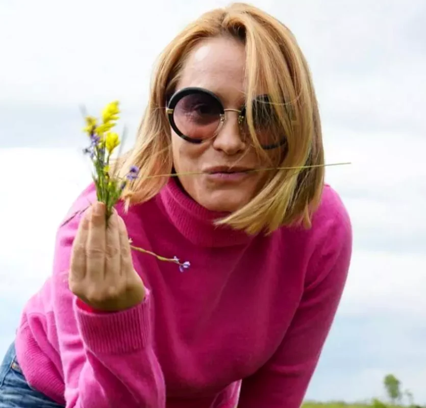 andreea esca 4 png