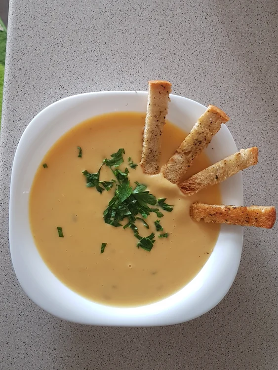 
    Supă cremă de legume  