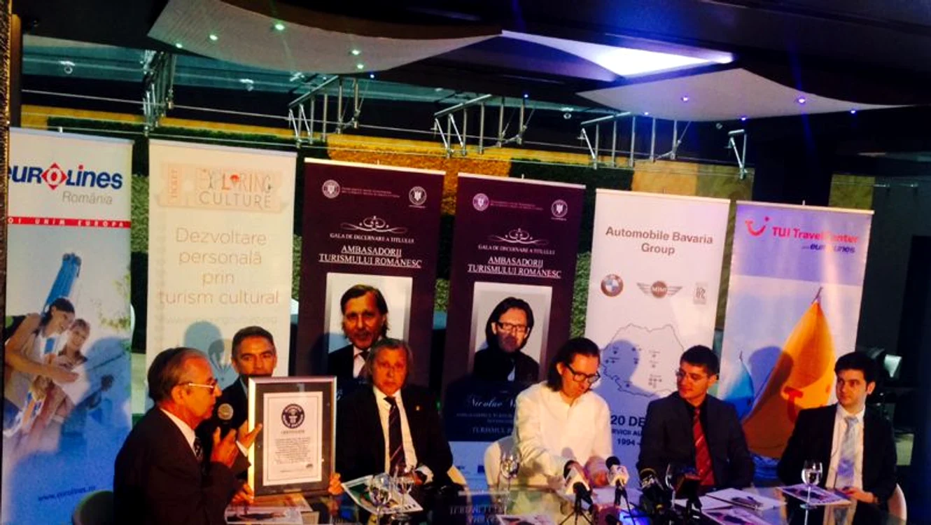 
    Imagine din conferinţa de presă susţinută de Nicolae Voiculeţ (centru, cu ochelari) şi sponsorii evenimentului  