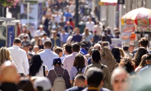 oameni pe strada jpg