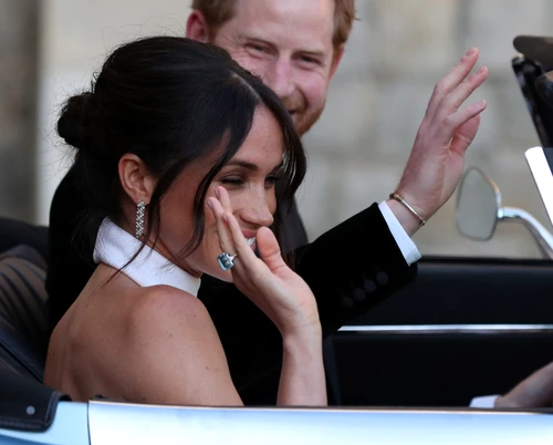 Inelul purtat de Meghan la recepţia de nuntă a fost al Dianei şi e una dintre cele mai de preţ bijuterii din colecţia ei personală