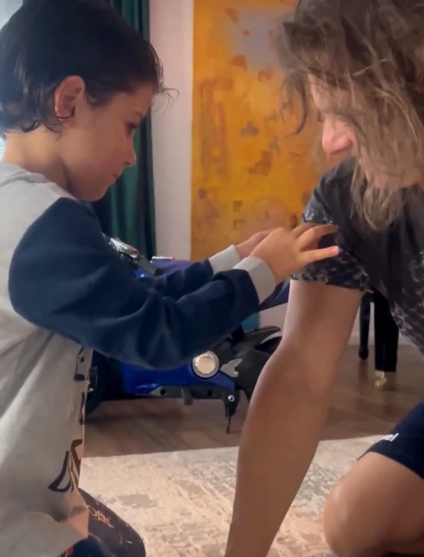 Fiul lui Marian Ionescu a primit o șopârlă Sursa: Instagram