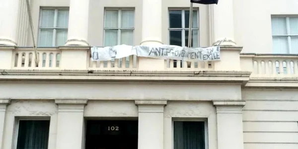 Vila din Londra apartinand unui oligarh rus ocupata de anarhisti FOTO konbini.com