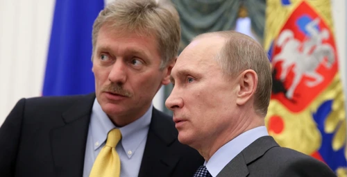 Dmitri Peskov (stânga), alături de Vladimir Putin FOTO Arhivă