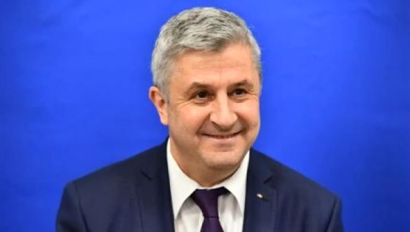 
    Dacă CCR va fi convinsă de pledoaria deputatului Florin Iordache atunci se vor schimba fundamental regulile pentru moțiunea de cenzură  