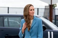kate middleton costum albastru profimedia jpg