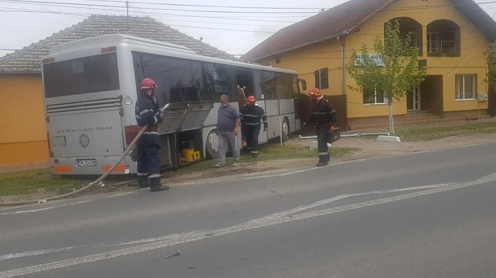 Cinci persoane au primit îngrijiri medicale, iar una a fost transportată la spitalFoto: News.ro