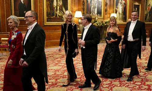 Claudia Schiffer și premierul britanic Keir Starmer la bachetul de stat de la Castelul Windsor dat pentu cuplul prezidențial german GettyImages 2249178872 jpg