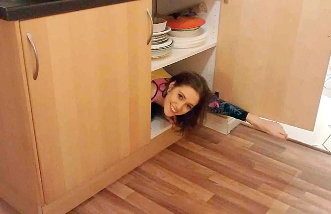Se bagă în dulap