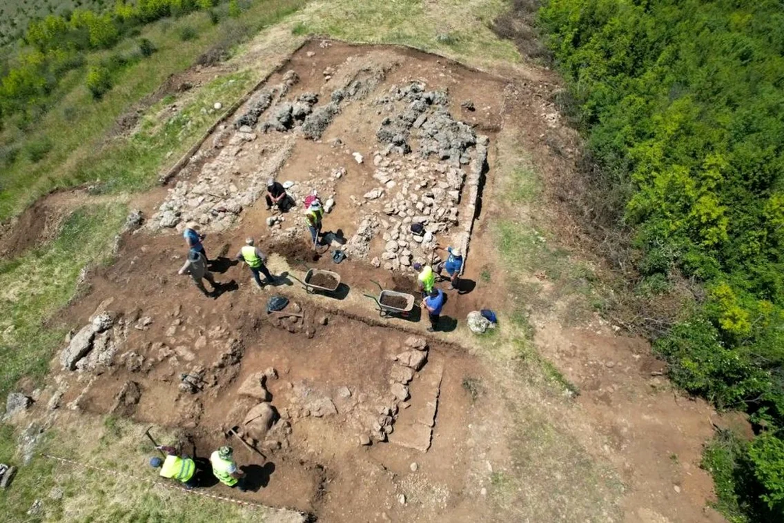 Templu elenistic descoperit de arheologi în situl antic de la Bushat (© Universitatea din Varșovia)
