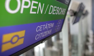 Demonstrație efectuată de reprezentanții MAI în pregătirea aderării României cu frontierele aeriene și maritime la spațiul Schengen, în aeroportul Otopeni, Ilfov. FOTO Inquam Photos / Octav Ganea