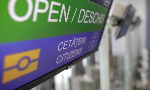 Demonstrație efectuată de reprezentanții MAI în pregătirea aderării României cu frontierele aeriene și maritime la spațiul Schengen, în aeroportul Otopeni, Ilfov. FOTO Inquam Photos / Octav Ganea
