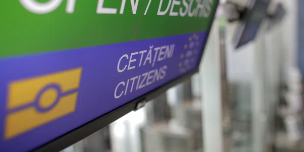 Demonstrație efectuată de reprezentanții MAI în pregătirea aderării României cu frontierele aeriene și maritime la spațiul Schengen, în aeroportul Otopeni, Ilfov. FOTO Inquam Photos / Octav Ganea