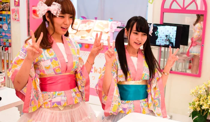 Nevestele sexy servesc masa clienţilor Foto Arhivă Personală