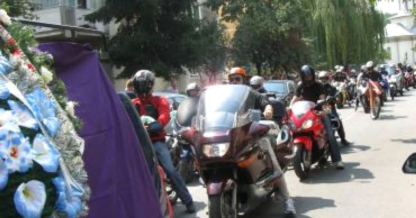 Piteşti: 50 de motociclişti i-au adus un ultim omagiu lui Mihai