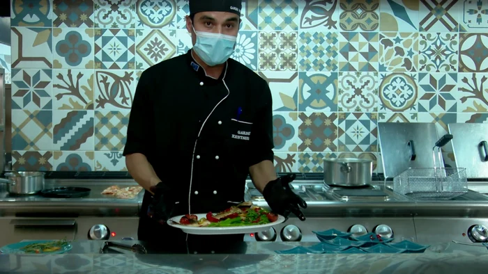 Ramesh este bucătar la Garden Restaurant Foto Iulian Bunilă