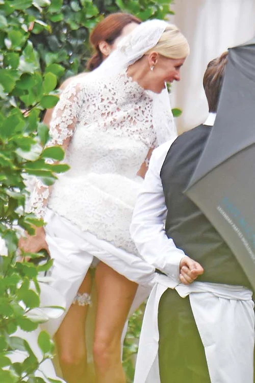 
    Nicky Hilton s-a făcut  de baftă când şi-a  ridicat poalele în capFoto: Guliver / Splashnews / Hepta  