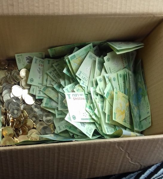  A primit o cutie de carton cu bani mărunți în ziua de salariu. Pățania unui șofer român de TIR FOTO 