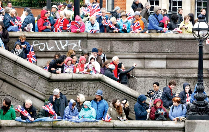 Peste un milion de  persoane au luat cu  asalt malurile Tamisei