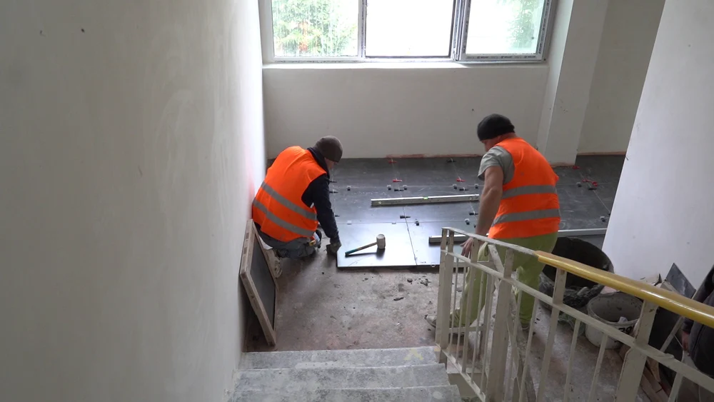 Cum au ajuns deținuții să rezolve problema crizei forței de muncă în România. Cât câștigă un condamnat şi care sunt beneficiile angajatorilor