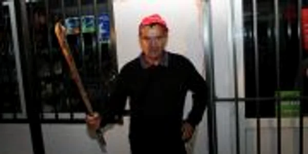 Sătenii sunt gata să îi dea o lecţie bătăuşului care a adus panica în localitatea lor