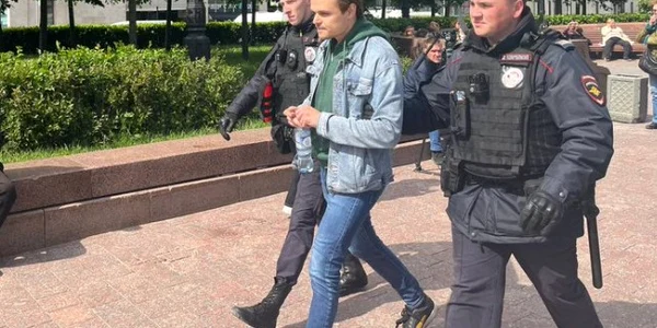 Tanar arestat in Rusia pentru o manifestatie pro Navalnii FOTO Twitter jpg