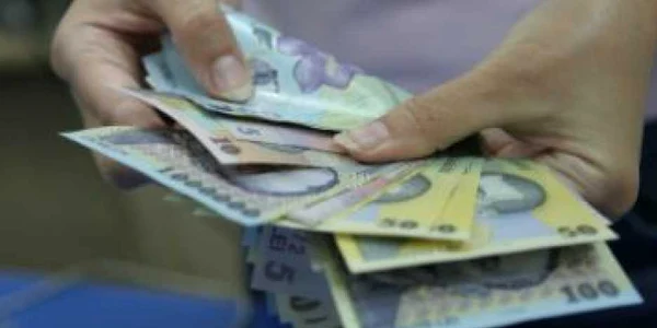 Deficitul comercial s-a redus în primele şase luni cu 61%