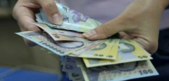 Deficitul comercial s-a redus în primele şase luni cu 61%