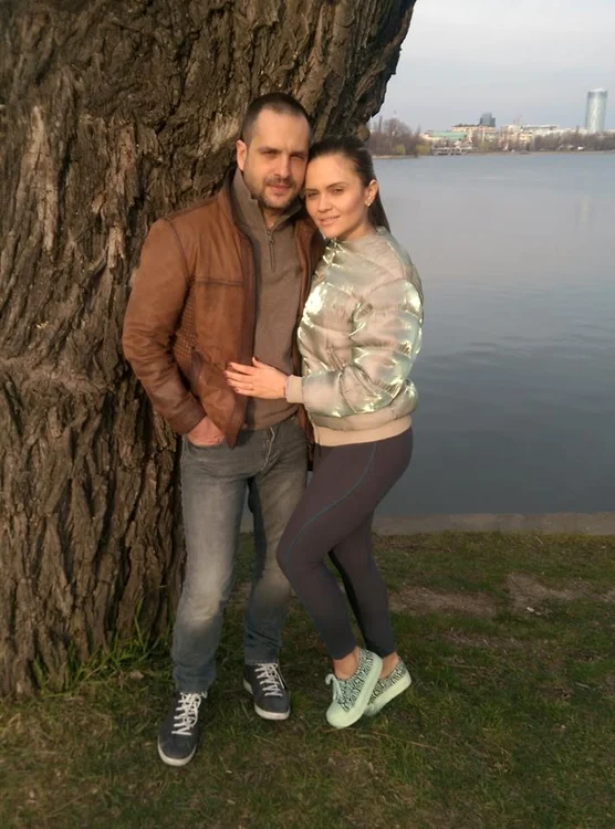 Mădălin Ionescu este împlinit alături de frumoasa lui soţie, mai tânăra Cristina