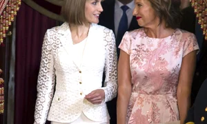 Ținutele lui Carmen Iohannis nu au fost deloc pe placul stiliștilor români jpeg