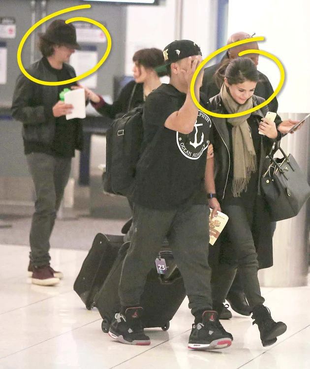 
    În timp ce Orlando se ascundea, Selena era însoţită de un amicFoto: Hepta  