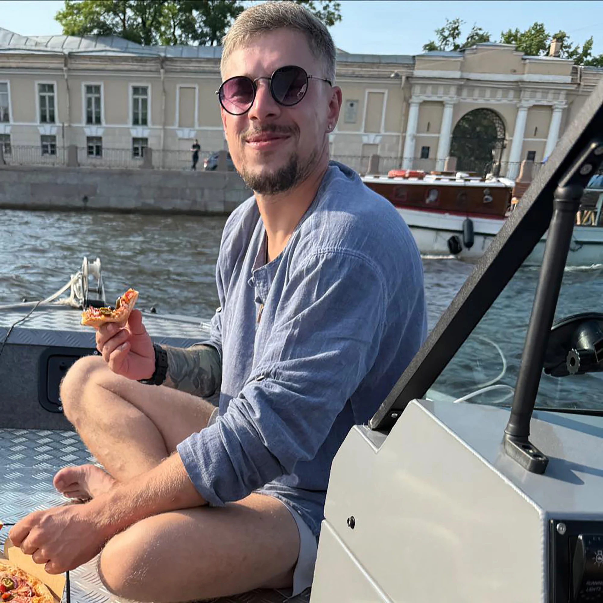 Un jurnalist rus a murit după ce s-ar fi aruncat de la etaj, în Franța