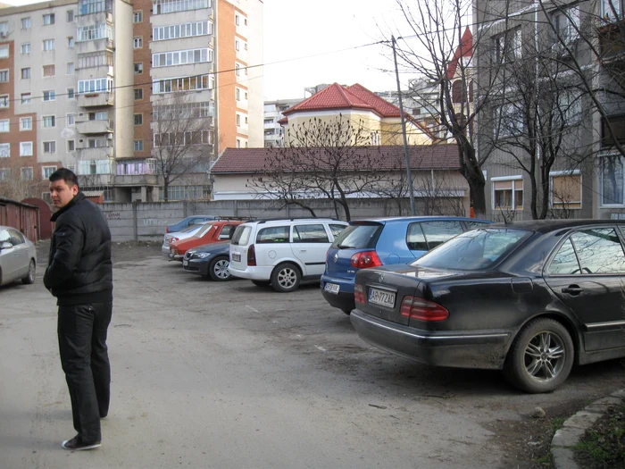 
    Pentru un loc de parcare cei din sectorul 1 trebuie să plătească 76,65 de lei pe an  