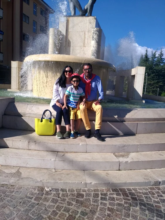 Magda Vasiliu, Cosmin Stoian şi fiul vedetei se află în Italia