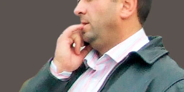 Enoriaşii greco-catolici, lăsaţi fără case de popa din comună
