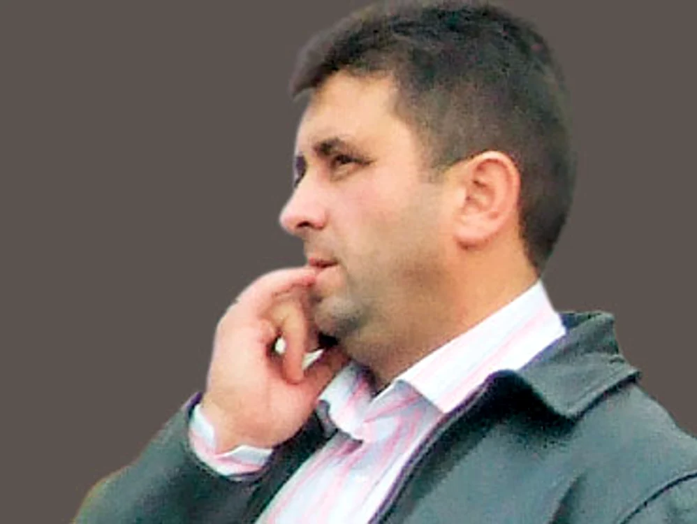 Enoriaşii greco-catolici, lăsaţi fără case de popa din comună