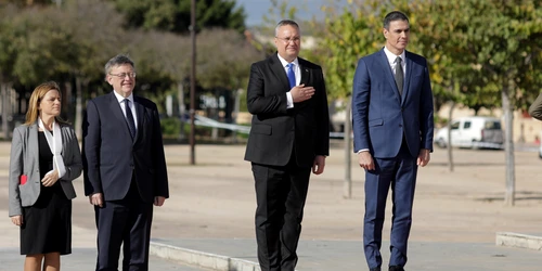 Întâmpinarea oficială a premierului Nicolae Ciucă de președintele guvernului Regatului Spaniei, Pedro Sanchez Perez-Castejon, în timpul primei ședințe comune a guvernelor României și Regatului Spaniei, la Castellon de la Plana din Spania. FOTO Inquam